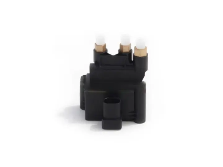 0601e18-230718-mercedes-classe-cls-c218-x218-2-corner-bloco-de-valvulas-a2123200758_cleanup.webp